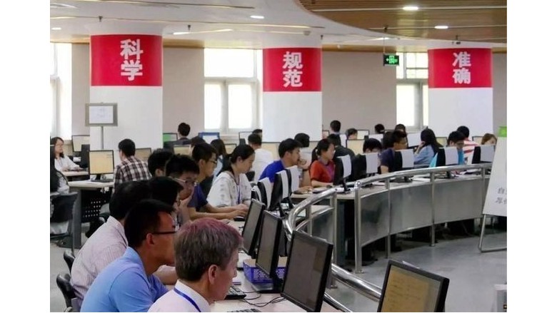网上阅卷大幅度减轻了教师的阅卷负担
